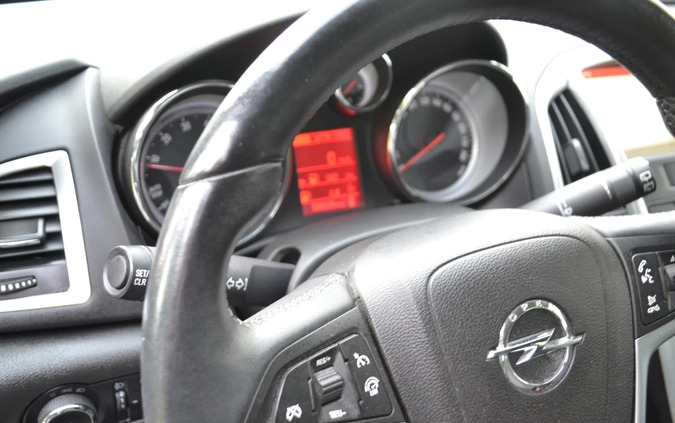 Opel Astra cena 32900 przebieg: 135000, rok produkcji 2014 z Radom małe 704